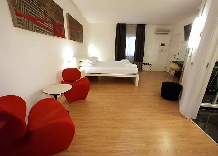 Otel Urban Design 4*