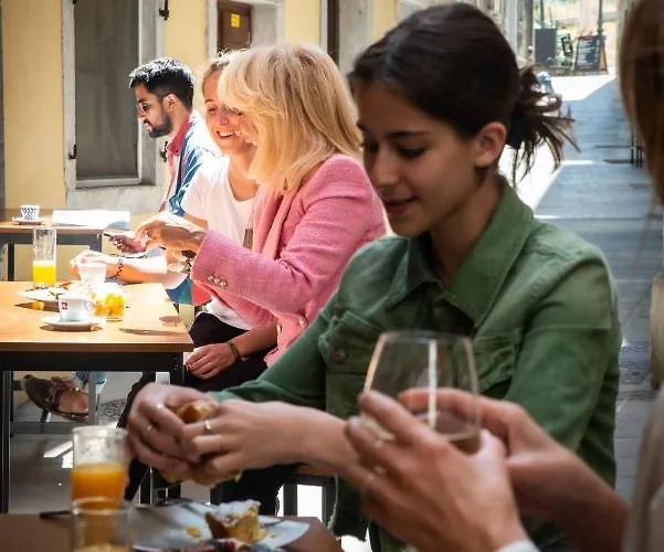 アーバン デザイン 4* トリエステ