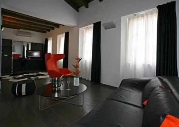 アーバン デザイン 4* トリエステ