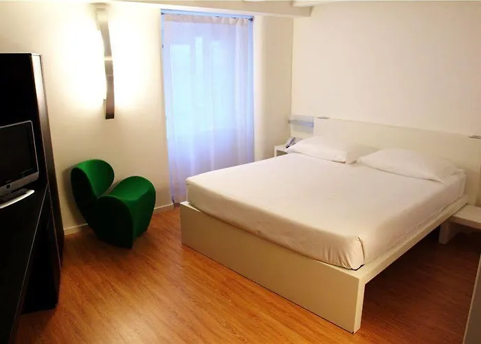 Otel Urban Design 4*